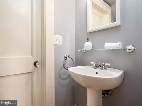 Bath - 11 German St, Annapolis, MD 21401 photo 5 of 5