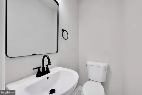 Bath - 953 Truro Ln, Crofton, MD 21114 photo 4 of 10