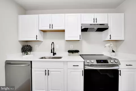 Kitchen - 953 Truro Ln, Crofton, MD 21114 photo 4 of 4