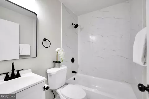 Bath - 953 Truro Ln, Crofton, MD 21114 photo 3 of 10