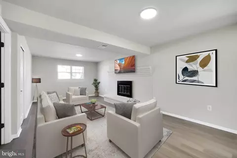 Living - 953 Truro Ln, Crofton, MD 21114 photo 6 of 10