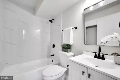 Bath - 953 Truro Ln, Crofton, MD 21114 photo 7 of 10
