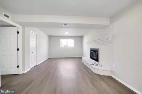 Living - 953 Truro Ln, Crofton, MD 21114 photo 8 of 10
