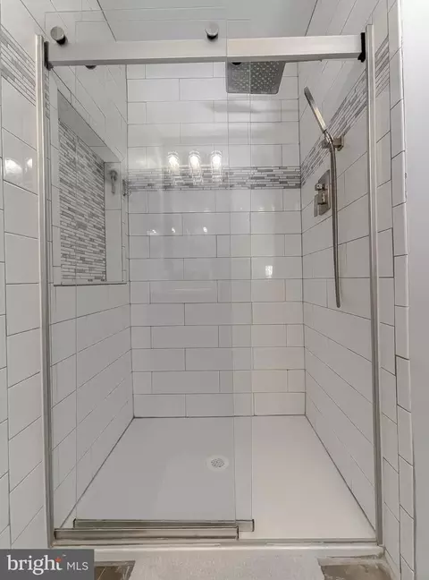 Bath - 808 Cedar Ave, North Beach, MD 20714 photo 6 of 9