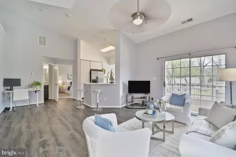 2004 Peggy Stewart Way #209, Annapolis, MD 21401