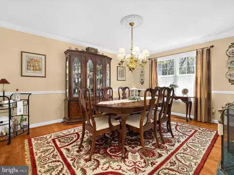 Dining - 1901 Arundel Rd, Pasadena, MD 21122 photo 2 of 6
