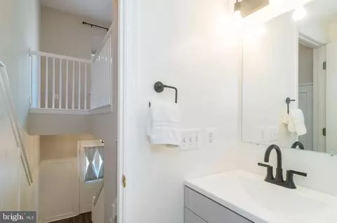 Entry Way - 2121 Millhaven Dr #25 121, Edgewater, MD 21037 photo 2 of 2