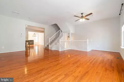 Living - 2121 Millhaven Dr #25 121, Edgewater, MD 21037 photo 2 of 4