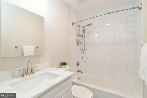 Bath - 2121 Millhaven Dr #25 121, Edgewater, MD 21037 photo 4 of 4