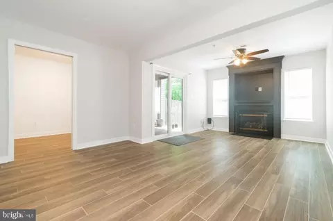Living - 2121 Millhaven Dr #25 121, Edgewater, MD 21037 photo 4 of 4