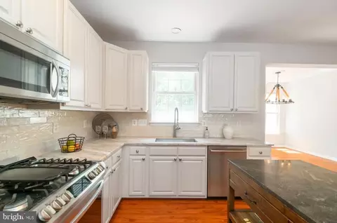 Kitchen - 2121 Millhaven Dr #25 121, Edgewater, MD 21037 photo 2 of 2