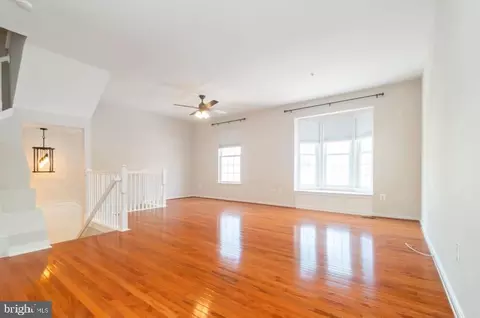 Living - 2121 Millhaven Dr #25 121, Edgewater, MD 21037 photo 1 of 4