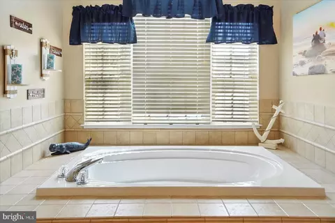 Bath - 3104 Havenhill Ct, Edgewater, MD 21037 photo 3 of 5
