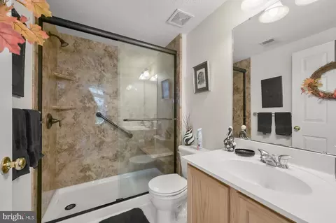 Bath - 1519 Martock Ln, Hanover, MD 21076 photo 1 of 6
