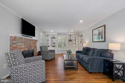 Living - 3143 Anchorage Dr, Annapolis, MD 21403 photo 3 of 3