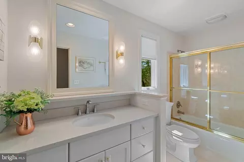 Bath - 3143 Anchorage Dr, Annapolis, MD 21403 photo 5 of 5