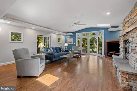 Living - 3143 Anchorage Dr, Annapolis, MD 21403 photo 1 of 3