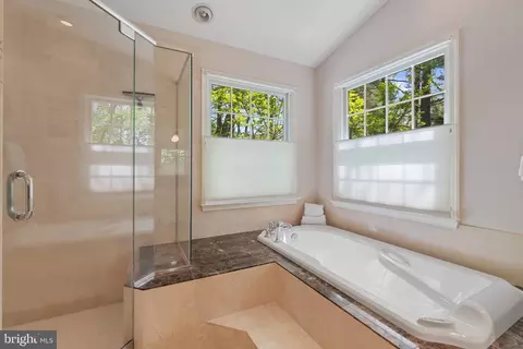 Bath - 3143 Anchorage Dr, Annapolis, MD 21403 photo 3 of 5