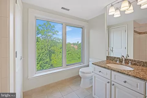 Bath - 5 Park Pl #428, Annapolis, MD 21401 photo 5 of 10