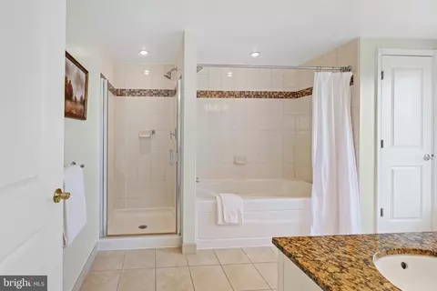 Bath - 5 Park Pl #428, Annapolis, MD 21401 photo 1 of 10
