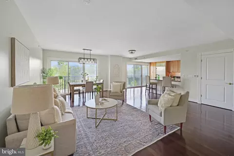 Living - 5 Park Pl #428, Annapolis, MD 21401 photo 4 of 7