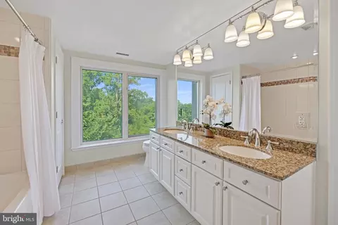Bath - 5 Park Pl #428, Annapolis, MD 21401 photo 2 of 10