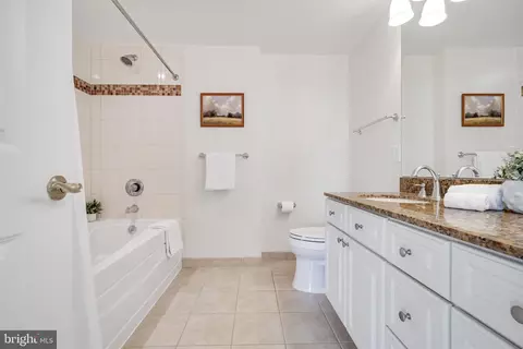 Bath - 5 Park Pl #428, Annapolis, MD 21401 photo 10 of 10