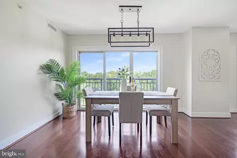 Dining - 5 Park Pl #428, Annapolis, MD 21401 photo 1 of 3