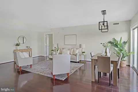 Living - 5 Park Pl #428, Annapolis, MD 21401 photo 3 of 7