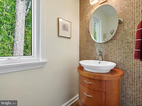 Bath - 110 Lancaster Ct, Annapolis, MD 21401 photo 1 of 8