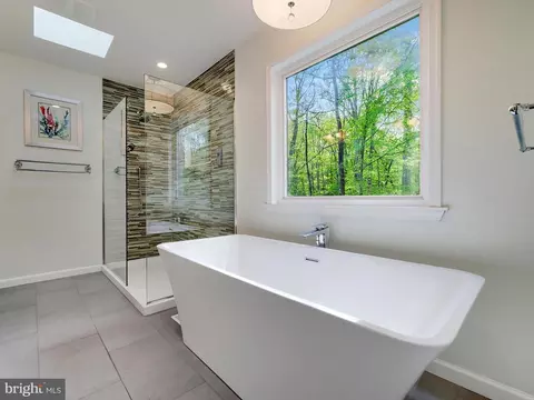 Bath - 110 Lancaster Ct, Annapolis, MD 21401 photo 5 of 8