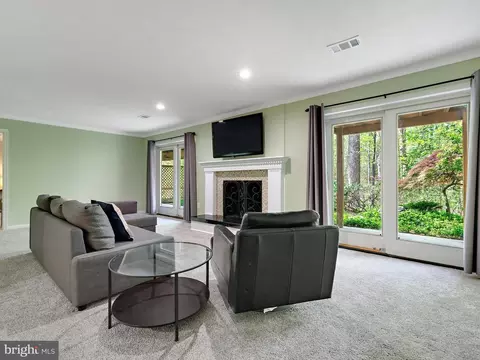 Living - 110 Lancaster Ct, Annapolis, MD 21401 photo 3 of 5