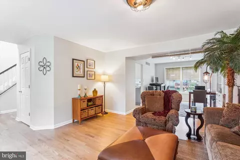 Entry Way - 1043 Skyview Dr, Annapolis, MD 21409 photo 3 of 8