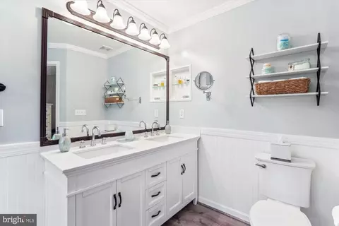 Bath - 1043 Skyview Dr, Annapolis, MD 21409 photo 3 of 6