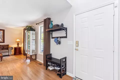 Entry Way - 1043 Skyview Dr, Annapolis, MD 21409 photo 5 of 8