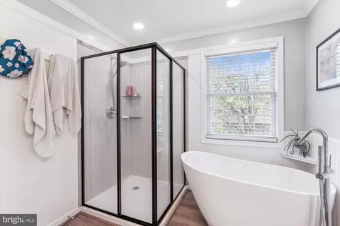 Bath - 1043 Skyview Dr, Annapolis, MD 21409 photo 2 of 6