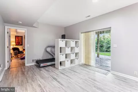 Entry Way - 1043 Skyview Dr, Annapolis, MD 21409 photo 8 of 8