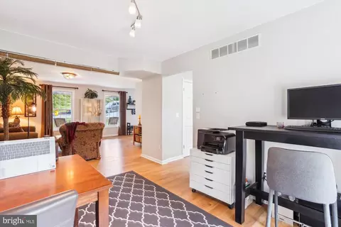 Entry Way - 1043 Skyview Dr, Annapolis, MD 21409 photo 2 of 8