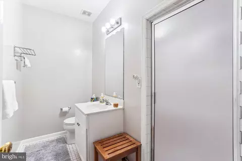 Bath - 1043 Skyview Dr, Annapolis, MD 21409 photo 6 of 6