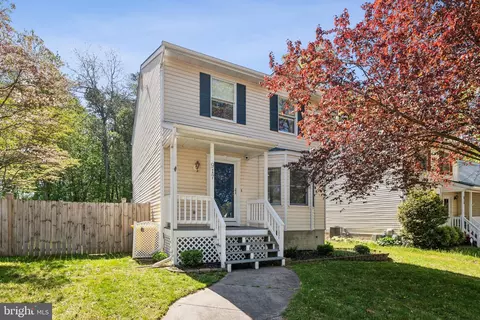 917 12th St, Pasadena, MD 21122