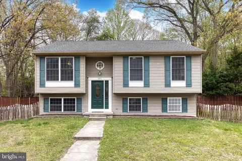 7871 Dero Dr, Pasadena, MD 21122