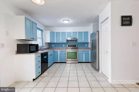 Kitchen - 7871 Dero Dr, Pasadena, MD 21122 photo 2 of 3