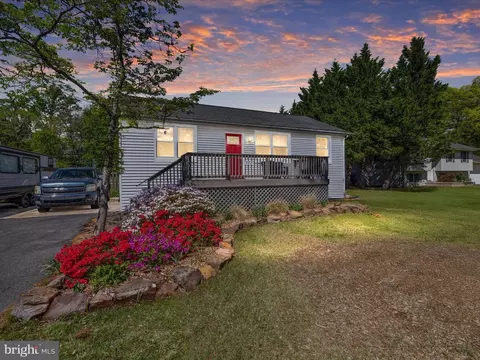 562 6th St, Pasadena, MD 21122