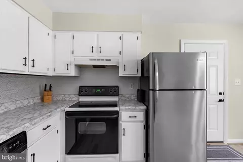 Kitchen - 7747 Notley Rd, Pasadena, MD 21122 photo 2 of 5