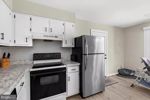 Kitchen - 7747 Notley Rd, Pasadena, MD 21122 photo 3 of 5