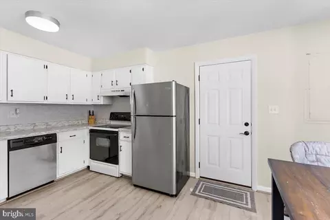 Kitchen - 7747 Notley Rd, Pasadena, MD 21122 photo 5 of 5