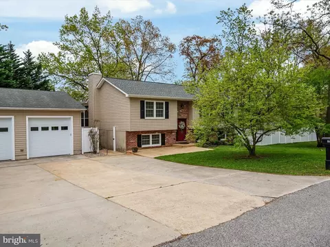 8065 Midvale Ave, Pasadena, MD 21122