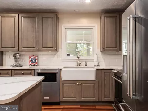 8065 Midvale Ave, Pasadena, MD 21122 photo 12