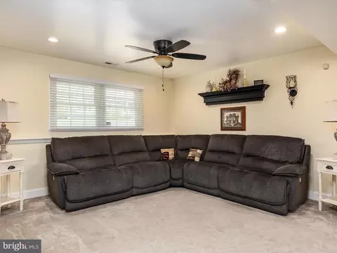 8065 Midvale Ave, Pasadena, MD 21122 photo 27