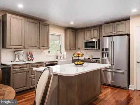 8065 Midvale Ave, Pasadena, MD 21122 photo 13